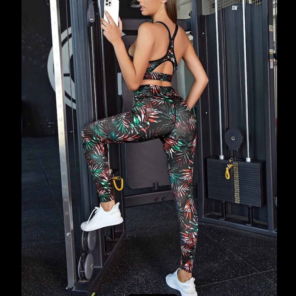 LEAF PRINT SPORTS SET - Picture 3 of 3